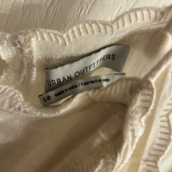 Urban Outfitters Ivory Scalloped Top - Picture 3 of 3